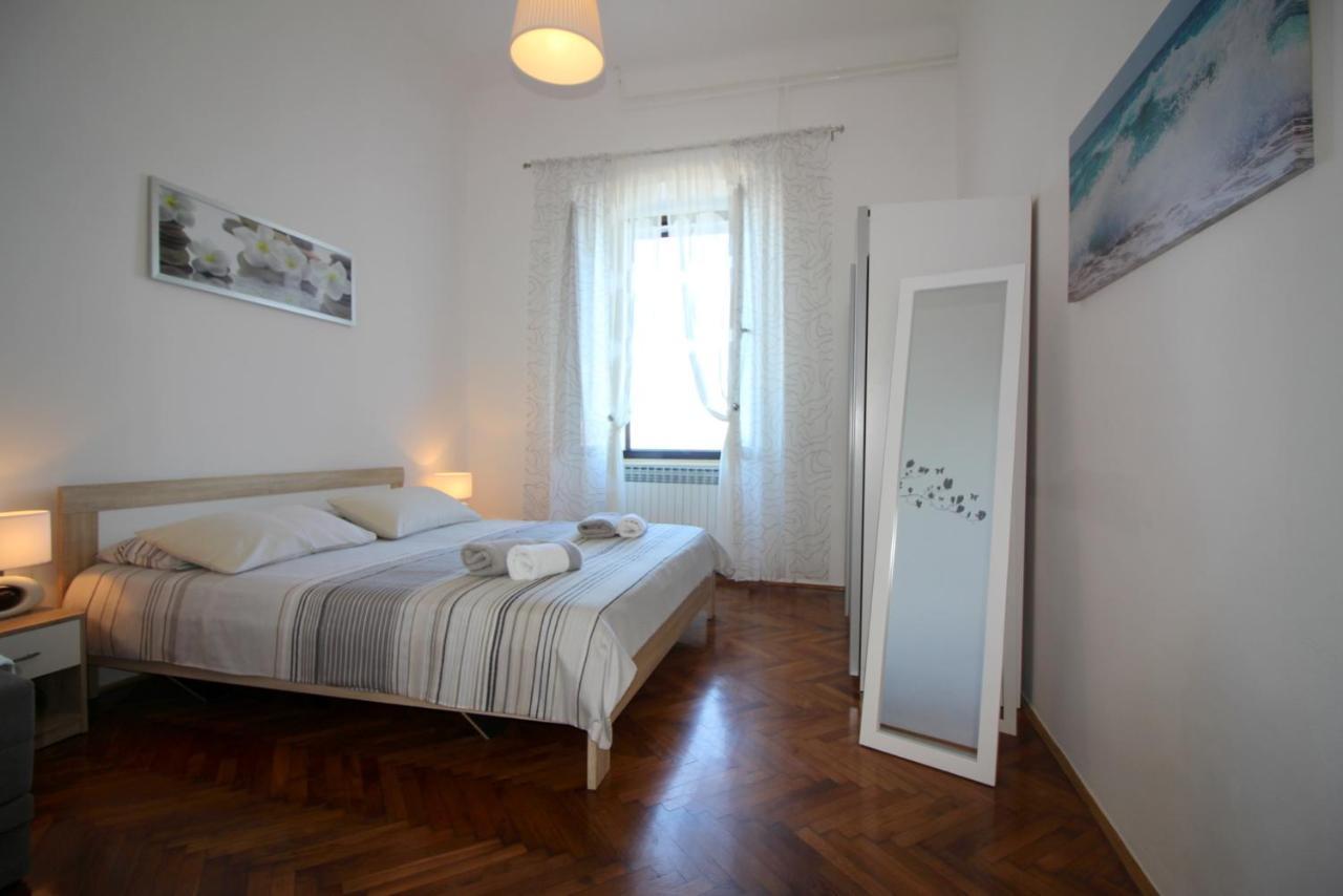 Apartment Old City Porec Exterior photo