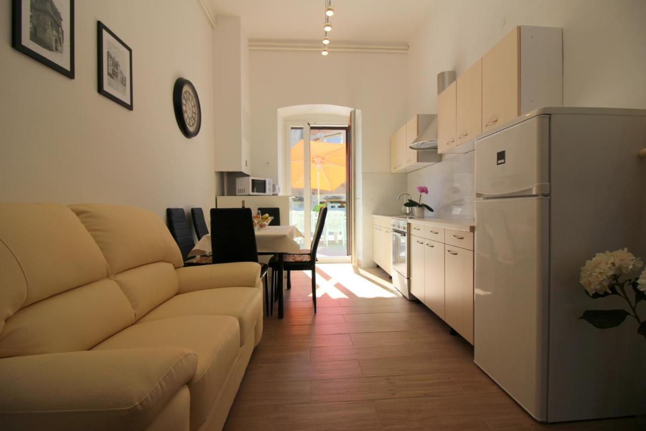 Apartment Old City Porec Exterior photo