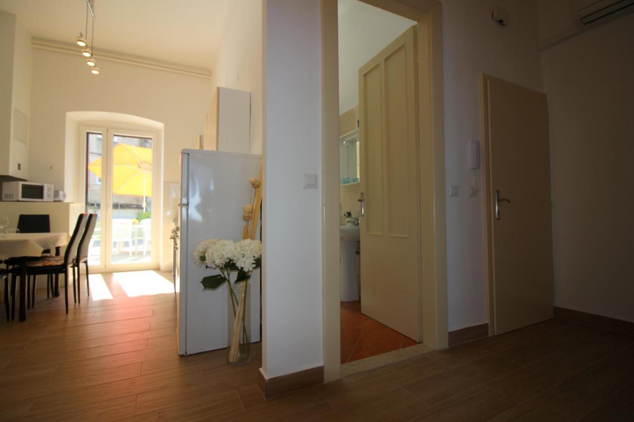 Apartment Old City Porec Exterior photo